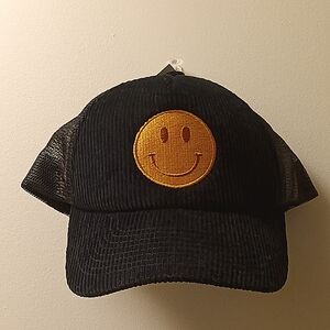 🌀BUY ONE GET ONE FREE🌀Smiley Face hat, NWT